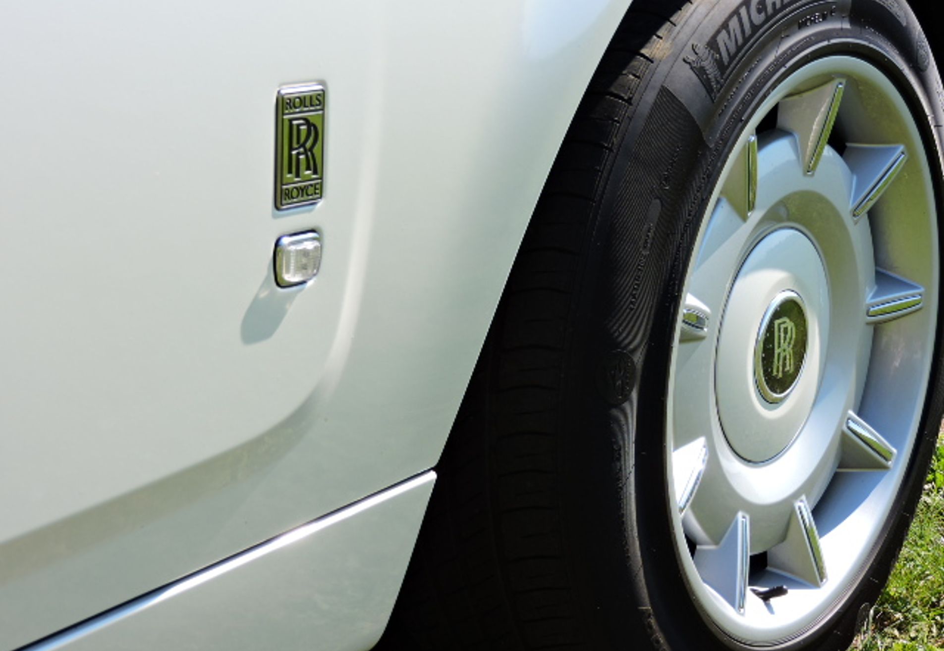 ROLLS ROYCE PHANTOM SEDAN